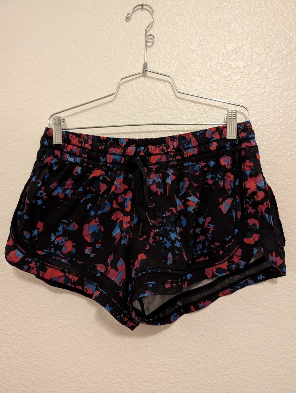 Lululemon Vintage Hotty Hot Shorts Size 10